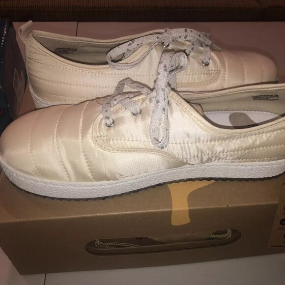 Cool Planet by Steve Madden Women’s US 10 Loungee Shoes NIB Ivory - Picture 1 of 4